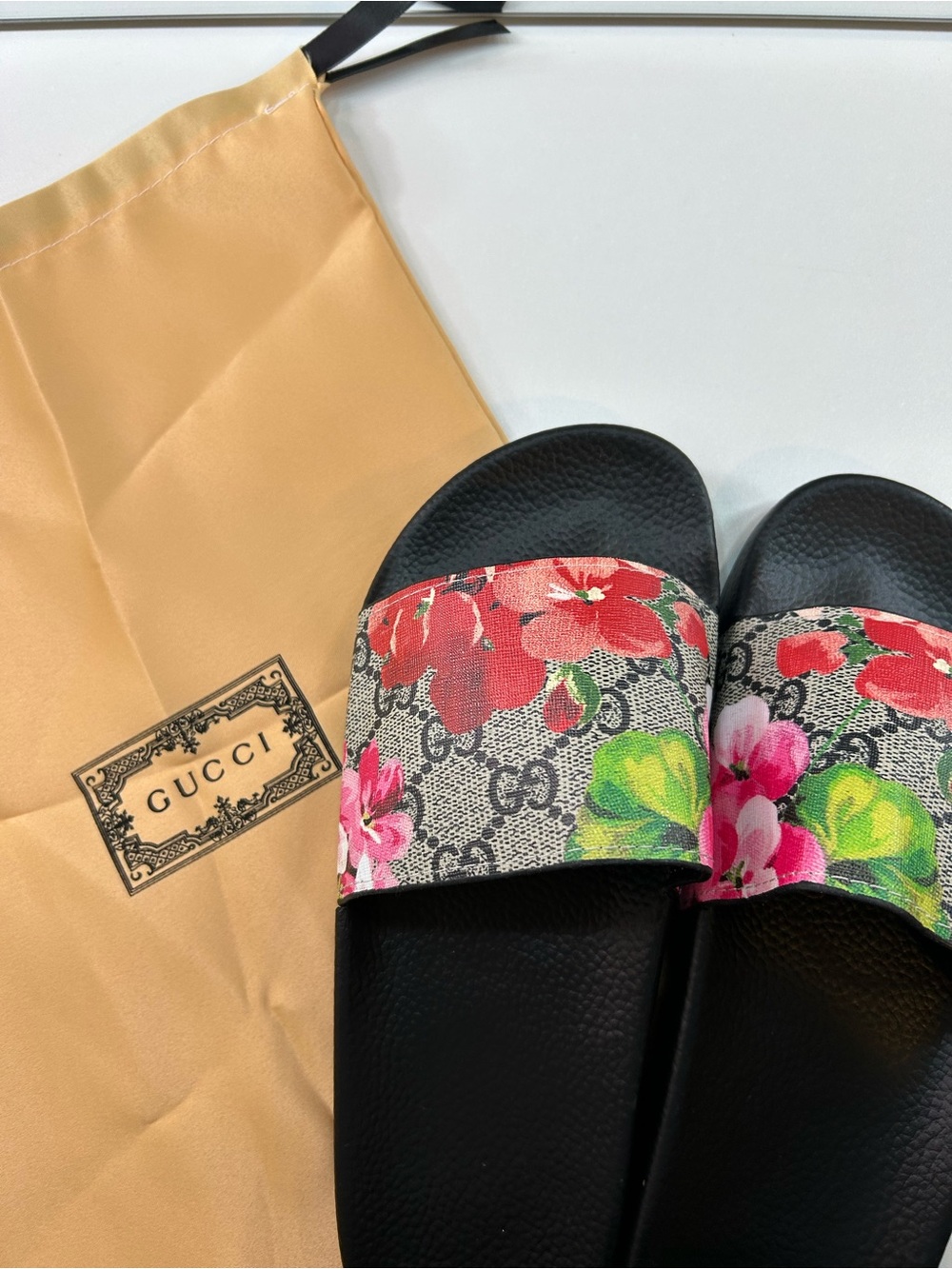 Gucci GG Blooms Supreme Floral Slides - Picture 3 of 8